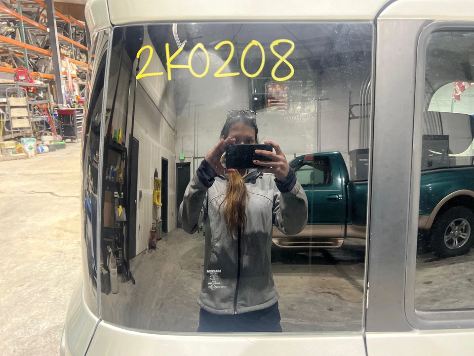 2009 - 2014 年日产立方体乘客右手右四分之一窗玻璃(隐私色调) — 第 1/1 张图片