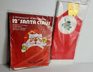 Vintage 3 Dimensional Honeycomb 12" Santa and Mistletoe 60 x 102 tablecloth - Picture 1 of 5