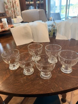 "Juego de 6 vasos de jugo o artículos de bar de vidrio transparente con diseño de hojas de 3"" de alto" Foto 1 de 4