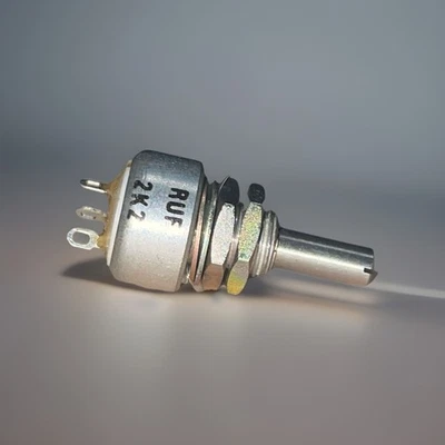 Ruwido RUF - 2,2kΩ Linear - 4mm - KERAMIK Poti - Drehpotentiometer - Vintage NOS - Bild 1 von 3