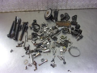 956 A TRIUMPH BONNEVILLE 800 2004 OEM HARDWARE PERNOS TUERCAS TORNILLOS Foto 1 de 4