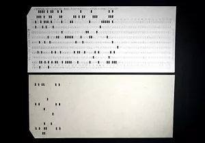 2x SCHEDE PERFORATE COMPUTER MAINFRAME VINTAGE. IBM formato scheda 80 colonne - Foto 1 di 6