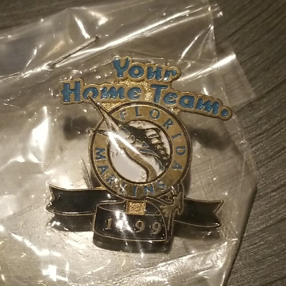 迈阿密佛罗里达马林鱼队 1999 年您的主队翻领别针赛季年别针  — 第 1/1 张图片