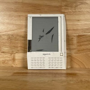 Amazon Kindle D00111 White 1st Gen 6" Screen 250MB QWERTY Keyboard eBook Reader