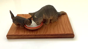 Vintage Erzgebirge EMIL HELBIG Cat Kitten Drinking Milk Wood Base Germany Carved - Picture 1 of 8
