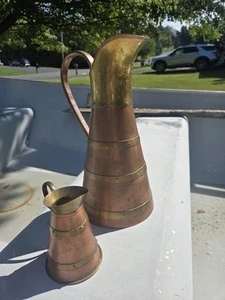 Brocca grande e piccola artigianale vintage rara in rame e ottone - Foto 1 di 9