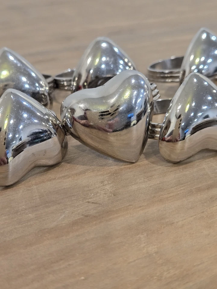 Juego de 8 servilleteros de acero inoxidable en forma de corazón Foto 1 de 3