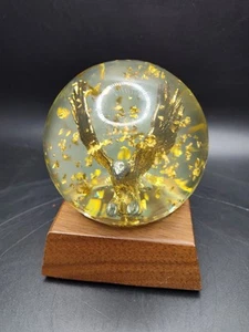 "Golden Rain" Adler Schneekugel Flecken von 24 K Gold Briefbeschwerer mm 3,75" H x 3" B - Bild 1 von 8