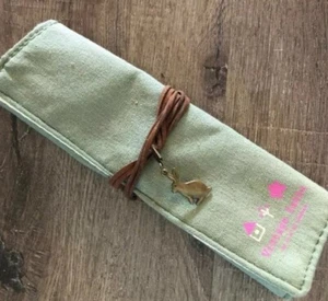 Bolsa para lápices Zakka de colección soporte para pinceles cosméticos encanto de conejo verde nuevo sin etiquetas - Imagen 1 de 8