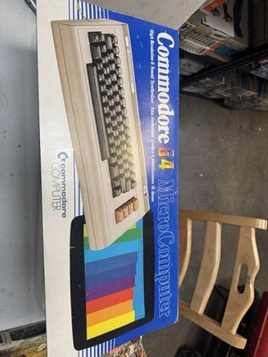 Commodore 64 / CBM 64 - frühe 80er Jahre Version - boxed mit Datenkassette/Tapes - Bild 1 von 4