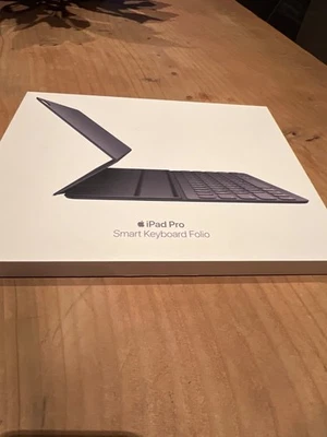 iPad Pro SMART KEYBOARD FOLIO QWERTZ TEDESCO - Immagine 1 di 3