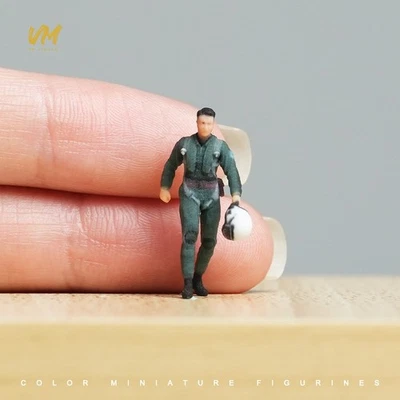 Resin 1/72 Walking Air Force Man Doll Toys Scene Miniature Figure Model - Image 1 of 4