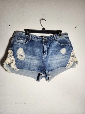 Bermuda jeans Joe Boxer renda desgastada azul denim recortes festival boho tamanho 13 - Imagem 1 de 4