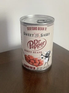 Dr. Pepper Serious Bean Co. Sweet & a Bit Sassy fagioli al forno lattina da 16 once - Foto 1 di 5