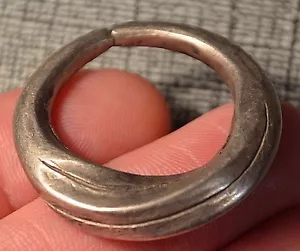 Antiguo anillo tribal de metal étnico tuareg africano Níger, África - anillo talla 12 - Imagen 1 de 2