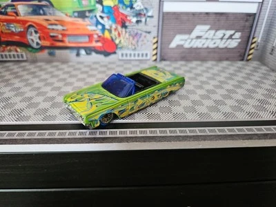 Lincoln Continental Convertible Treasure Hunt 2012 Verde '64 Hot Wheels HW City Foto 1 de 4