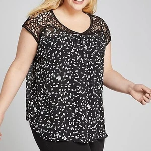 Blusa Top Lane Bryant Crochet Manga Gorra Negro Blanco Moteado Talla Grande 16 Nueva - Imagen 1 de 10