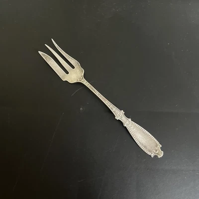 .925 16g Sterling Silver antique GORHAM CHANTILLY COLONIAL Pickle Olive Fork - Image 1 of 4