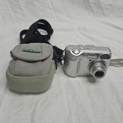 Nikon COOLPIX E4600 4.0MP Digital Camera - Silver - & Case TESTED  - Image 1 of 4