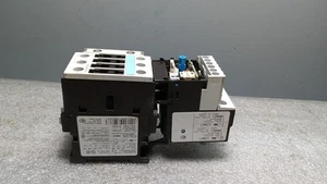 SIEMENS 3RT1025-1A CONTACTOR 3 PHASE 6 POLE W/ 3RB2026-10B0 - Picture 1 of 3