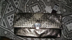 Sac à main en cuir Elliott Lucca, pochette, sac bandoulière en métal parfait 258 $ - Photo 1/11