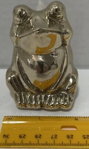 Pisapapeles rana de latón macizo de colección sentado en su parte inferior - Imagen 1 de 8