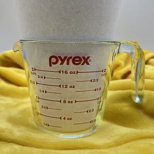 PYREX 2 Cup Glass Measuring Cup Red Lettering Open Handle 16 OZ VINTAGE Made USA - Picture 1 of 12