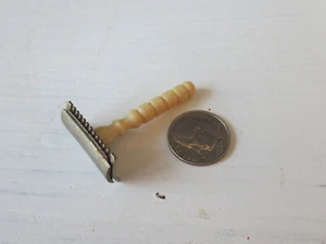 Dollhouse Miniature Razor Bone Handle - Picture 1 of 2