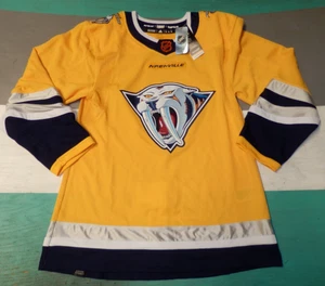 Camiseta Adidas 44 correa de lucha nueva con etiquetas 2022 auténtica Nashville Predators hockey NHL - Imagen 1 de 7
