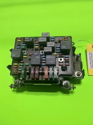 2002 GMC Sierra 1500 6.0L Under Hood Fuse Box R60 - Image 1 of 3