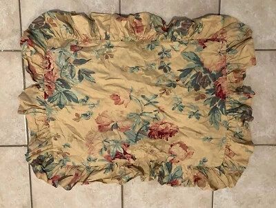 1 Rare Ralph Lauren Elsa Grasslands Floral Standard Ruffled Pillowcase - Image 1 of 4