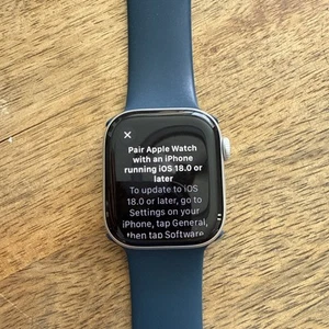 Apple Watch Series 10 42 GPS Aluminium Bleu Bracelet Apple - Excellent état - Photo 1 sur 5