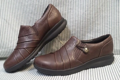 CLARKS НЕСТРУКТУРИРОВАННЫЙ ~ НОВЫЙ!!~КОРИЧНЕВЫЕ УДОБНЫЕ ТУФЛИ-СЛИПОНЫ UN ADORN 9,5 М - Изображение 1 из 4