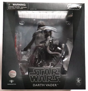 Diamond Select Gallery Disney Star Wars Darth Vader PVC Diorama - Picture 1 of 6