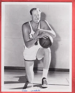 1963 BOSTON CELTICS TEAM ISSUE GLOSSY 8 X 10 CLYDE LOVELLETTE HOF - Picture 1 of 2