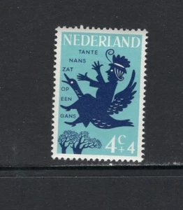 Países Bajos 1963 Rima infantil, tía Lucy sentada en un goosy MNH SC B383 - Imagen 1 de 1