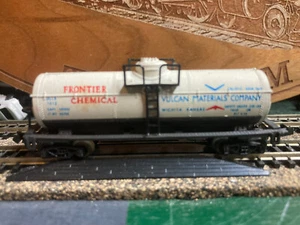 ATLAS N SCALE FRONTIER CHEMICAL SINGLE DOME TANKER - Picture 1 of 2