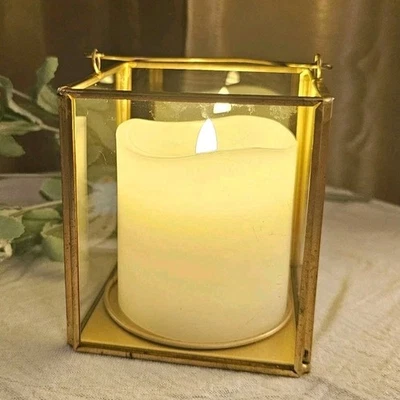 Linterna cubo de vidrio y latón con vela LED sin llama — aprox. "4"" Moderno... Foto 1 de 4