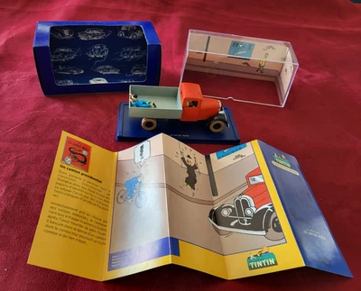 TINTIN en VOITURE - LE LOTUS BLEU - LE CAMION MIESSE 1/43 - HERGE BD - Photo 1/4