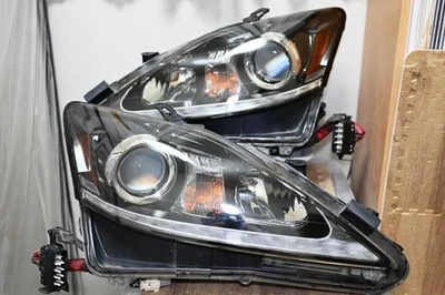 Lexus GSE20, GSE21, GSE25, IS250, IS350 e IS 20. Faros HID originales Foto 1 de 4