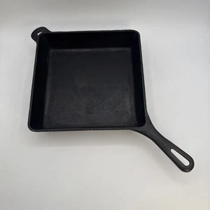 Vintage GRISWOLD #768 A Cast Iron Square UTILITY SKILLET Erie, PA Clean - Picture 1 of 5
