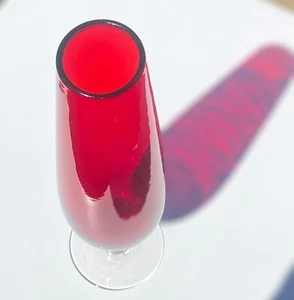 Red Glass Bud Vase Clear Twisted Pedestal 23cm High - Picture 1 of 7