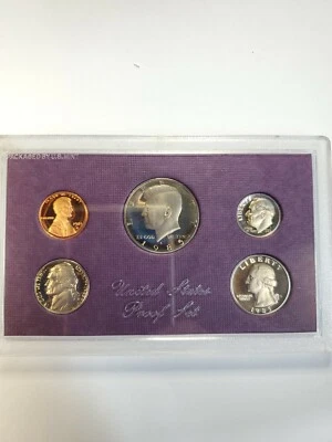 1985 s  Proof United States Mint Set Some toning on dime and half dollar no box# - Image 1 of 2