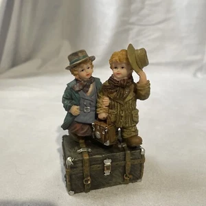 Figurine - traveling Victorian Kids on a Trunk Suitcase Resin - Picture 1 of 5