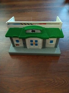 2003 Geotrax Tracktown Railway Train Remote Control Station Depot Sound Maker - Picture 1 of 8