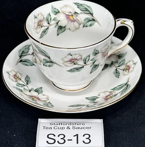 Crown Staffordshire MCM Teacup And Saucer "Christmas Rose" England - Picture 1 of 10