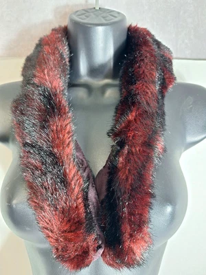 De colección Años 80 Imitación Piel Cuello Envoltura Borgoña y Negro Cierre Botón Mob Esposa Dinero Antiguo Foto 1 de 4