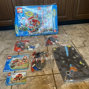 LEGO CITY: Fire Station #7945 - Town / City / Fire - retired set - Picture 1 of 18