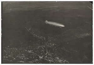 ZZ-3306/ Graf Zeppelin über Urach Foto Luftbild 18 x 13 cm ca.1935 - Bild 1 von 2