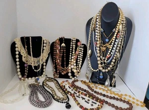 Lot Of Assorted Vintage Beaded Necklaces Fashion Costume Jewelry - Picture 1 of 11